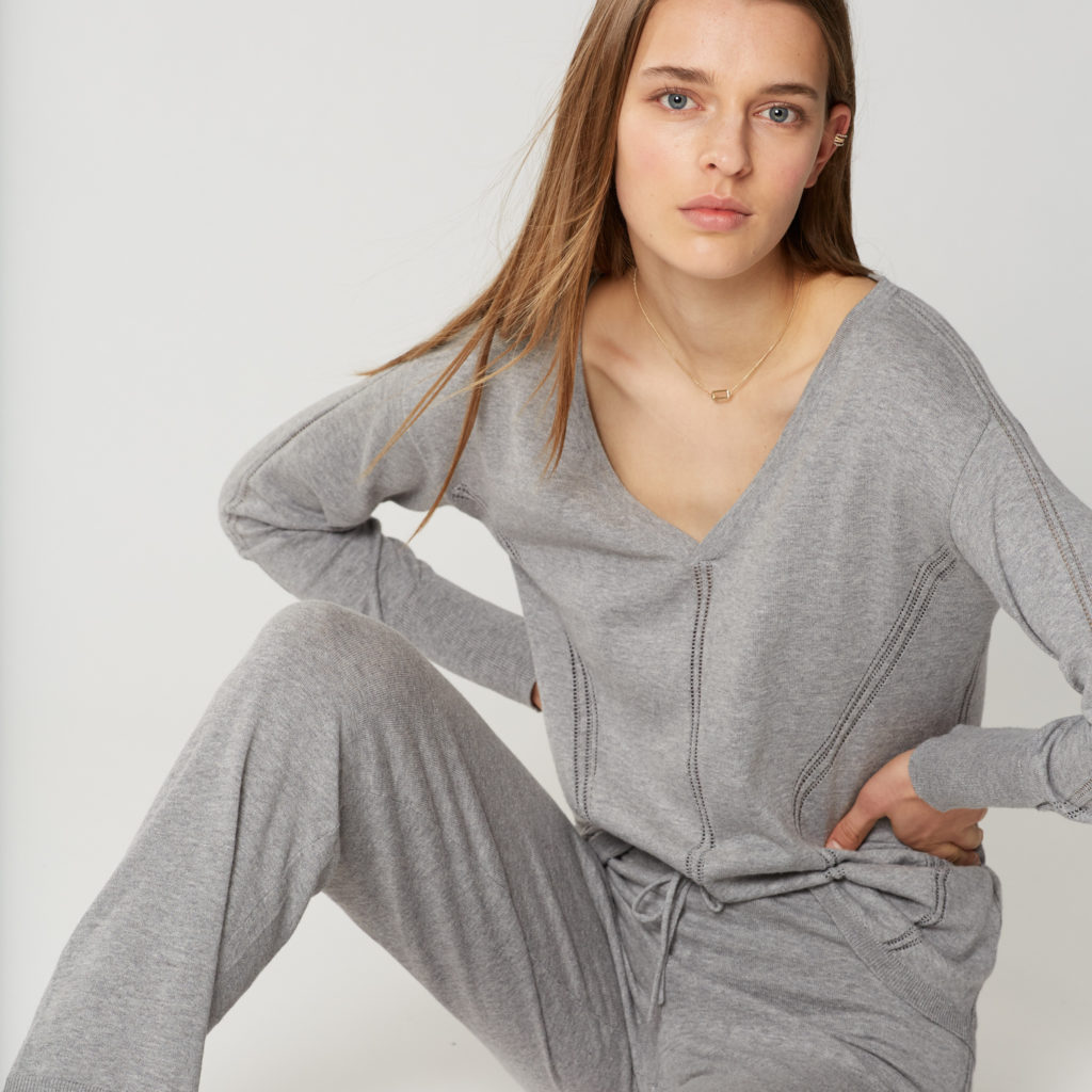 Pullover und Hose von Maison Lejaby Softwear in Grau