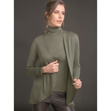Merinowolle-Seide Cardigan Strickjacke in kaki-grün von Artimaglia - das Shirt und die Hose sind nicht im Lieferumfang enthalten