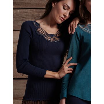 Merinowolle Seide Langarmshirt gerippt blu marineblau mit Spitze von Oscalito - petrolfarbenes Shirt nicht im Lieferumfang enthalten
