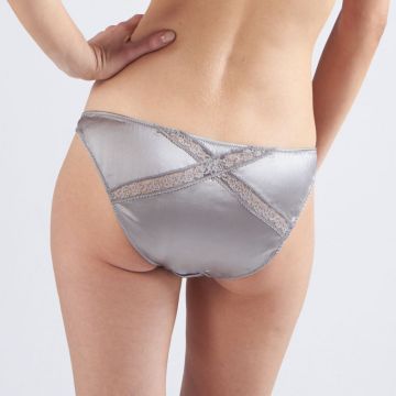 Slip Larkspur nebelgrau von Mimi Holliday