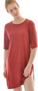 Bigshirt Sleepshirt aus 100% Bourette Seide von Alkena in rubin rot