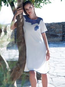 Modal Nachthemd kurz Summer Panna mit royalblauer Spitze von Chiara Fiorini
